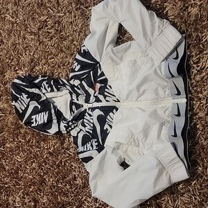 Nike Sportswear Windrunner J White Children’s Jacket size medium